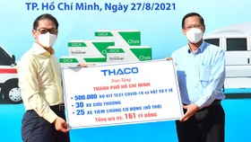 TPHCM tiếp nhận phương tiện, vật tư y tế do THACO trao tặng trị giá 161 tỷ đồng