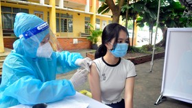Học sinh tại Củ Chi vui mừng vì được tiêm vaccine
