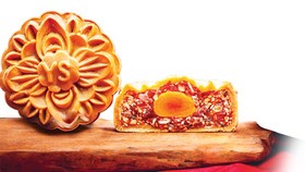 Mooncake makers reduce production due to weak purchasing power