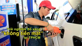 Trải nghiệm đổ xăng “không tiền mặt” tại TPHCM