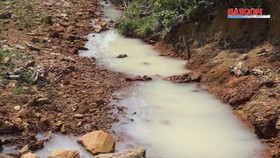 Vụ kênh nước đổi màu trắng đục: Đề nghị xử phạt 2 công ty gây ô nhiễm môi trường