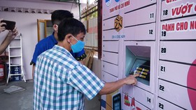 Độc đáo “ATM nhu yếu phẩm” miễn phí cho người dân có hoàn cảnh khó khăn tại TPHCM