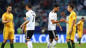 Australia (áo vàng) không thể tạo nên bất ngờ trước các cầu thủ Đức. Ảnh: DAILYMAIL