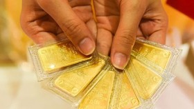 Vàng trong nước bất động, đắt hơn thế giới 17 triệu đồng/lượng