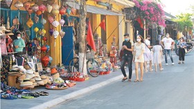 Hoi An ancient town receives tourists after lockdown. (Photo: SGGP)