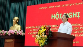 Vice chairman of the People’s Committee of HCMC Duong Anh Duc speaks at the meeting. (Photo: SGGP)
