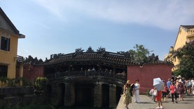 Chua Cau (the Pagoda Bridge) is one of the most iconic attractions in the ancient town of Hoi An.