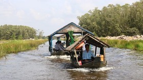 A waterway tour in Dong Thap
