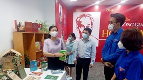 The display presents to viewers around 400 books, photos and documents on the late President Ho Chi Minh.