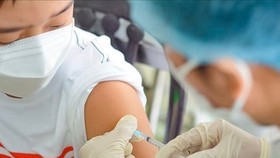 A student is vaccinated against Covid-19. (Photo: VNA)