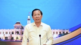 Chairman of the HCMC People’s Committee Phan Van Mai speaks at the meeting.