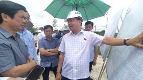 Deputy Chairman of the National Assembly's Economic Committee, Nguyen Minh Son (R)  leads an inspection delegation to inspect the ground leveling area and Loc An-Binh Son resettlement area at Long Thanh International Airport.
