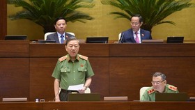 Minister of Public Security Gen. To Lam answers questions from lawmakers on August 10. (Photo: SGGP)