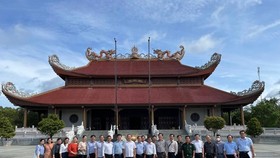 The supervision delegation visits Cu Chi Tunnels