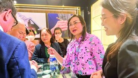 Vice Chairwoman of the People’s Committee of HCMC Phan Thi Thang (2nd, R) visits BluSaigon store. ​