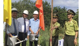 Phó Thủ tướng Thường trực Chính phủ dự lễ phát động trồng 10 triệu cây xanh tại Bến Tre  ​