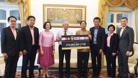 Tổng Lãnh sự quán Thái Lan tại TPHCM trao tiền hỗ trợ bệnh nhân nghèo thông qua Hội bảo trợ bệnh nhân nghèo TPHCM