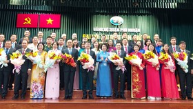  Đồng chí Tô Thị Bích Châu, Chủ tịch Ủy ban MTTQ Việt Nam TPHCM chúc mừng Ban Chấp hành quận Phú Nhuận nhiệm kỳ 2020 – 2025.