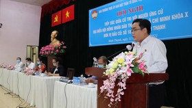 Ứng cử viên trẻ Ngô Minh Hải trình bày chương trình hành động trước cử tri