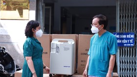 Bệnh viện quận 4 tiếp nhận máy tạo oxy từ Công ty TNHH MTV Dược Sài Gòn