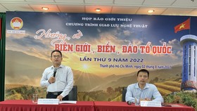 Đại diện Ủy ban MTTQ Việt Nam TPHCM và HTV thông tin về chương trình nghệ thuật