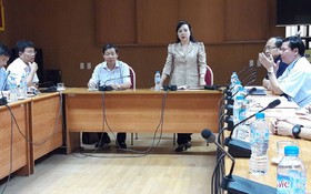 衛生部部長阮氏金進在會議上表示須儘快找出事件原因。（圖源：互聯網）