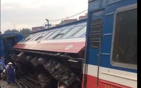 圖為乘載 120 乘客的列車脫軌，造成一節車廂側翻，所幸沒有造成人命傷亡。（圖源：互聯網）