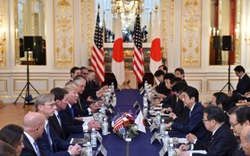 日本首相安倍晉三與到訪的美國總統特朗普舉行會談。（圖源：互聯網）
