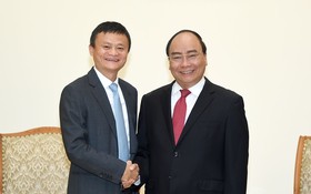 政府總理阮春福（右）接見中國阿里巴巴集團總裁馬雲。（圖源：光孝）
