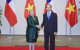 國家主席陳大光迎接巴切萊特總統。