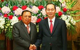國家主席陳大光(右)會見老撾總書記本揚‧沃拉吉。（圖源：山松）