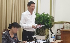 市人委會副主席陳永線在會議上發言。（圖源：阮瓊）