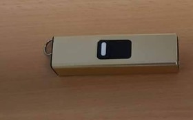 阿K行李中所攜帶的USB電擊器。