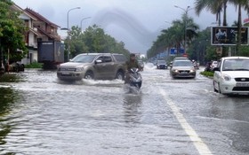 榮市多條街道受淹。