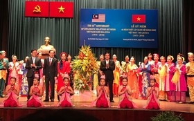 圖為越南與馬來西亞建交45週年(1973-2018)紀念儀式場景一隅。（圖源：明俠）