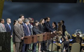 在2018年10月12日聯大會議上，為選舉人權理事會成員收集選票。（圖源：聯合國）