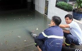 許多公寓地下室水淹須租賃水泵機抽水。（圖源：山和）