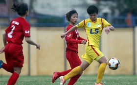 胡志明市隊(黃衣)奪得女子足球賽金牌。