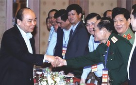 阮春福總理與各代表交流。（圖源：互聯網）