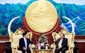 外交部長范平明（左）會見老撾總書記、國家主席本揚‧沃拉吉。