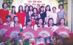 市商業華語培訓中心聯歡聚會部分老師合照。