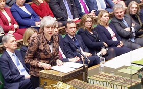 英國首相特蕾莎‧梅在國會講話。（圖源：AFP）