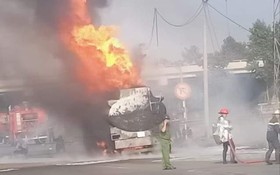 油槽車起火燃燒現場。（圖源：互聯網）