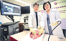 香港中文大學(中大)醫學院胸腔外科團隊成功應用混合手術室“經氣管微波消融術”，令肺癌治療達至“無創”，成為亞太區首例。（圖源：互聯網）