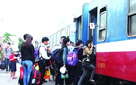 西貢鐵路運輸股份公司：列車票優惠高考入學生。（圖源：交通報）