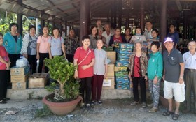 本市華人熱心人士組團前往西寧省錦豐寺殘疾老人和孤兒院，探望該院約226位殘疾無依的長者和孤兒。