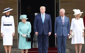 英國女王伊莉莎白二世在白金漢宮接見美國總統特朗普。（圖源：互聯網）