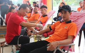 熱心市民踴躍前來捐血救人奉獻愛心。