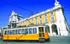 里斯本特色的黃色小電車。（圖源：互聯網）