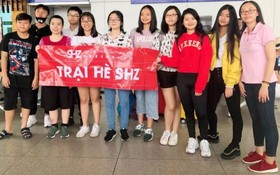 參加由中國暨南大學舉辦國際夏令營活動的該中心12名華人子弟。